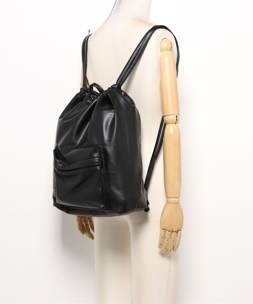 an meets zakka(アンミツザッカ)の「an meets zakka ソフト合成皮革ナップサック(バックパック/リュック・レディース・ブラック・ONESIZE)」の5枚目の写真