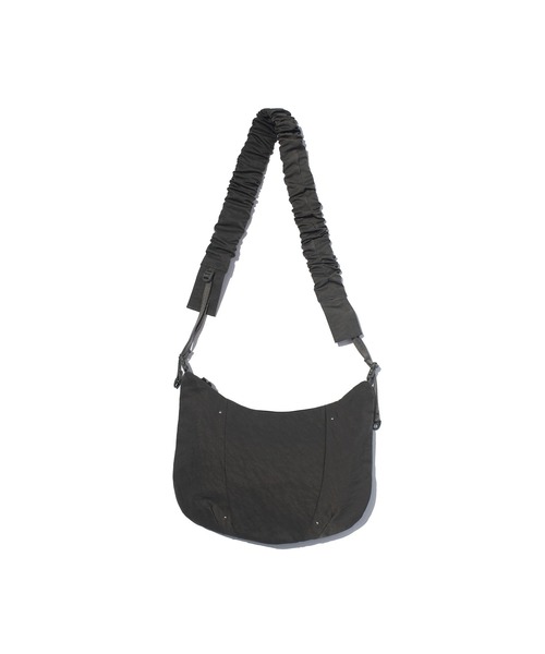 F/CE. (エフシーイー)の「F/CE./エフシーイー TEXTURED TWILL POUCH 2L(ボディバッグ/ウエストポーチ・メンズ・チャコールグレー/ネイビー・FREE)」の2枚目の写真