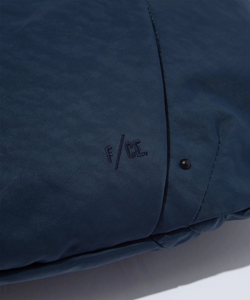 F/CE. (エフシーイー)の「F/CE./エフシーイー TEXTURED TWILL POUCH 2L(ボディバッグ/ウエストポーチ・メンズ・チャコールグレー/ネイビー・FREE)」の7枚目の写真