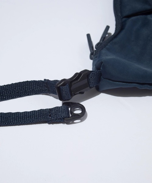 F/CE. (エフシーイー)の「F/CE./エフシーイー TEXTURED TWILL POUCH 2L(ボディバッグ/ウエストポーチ・メンズ・チャコールグレー/ネイビー・FREE)」の12枚目の写真