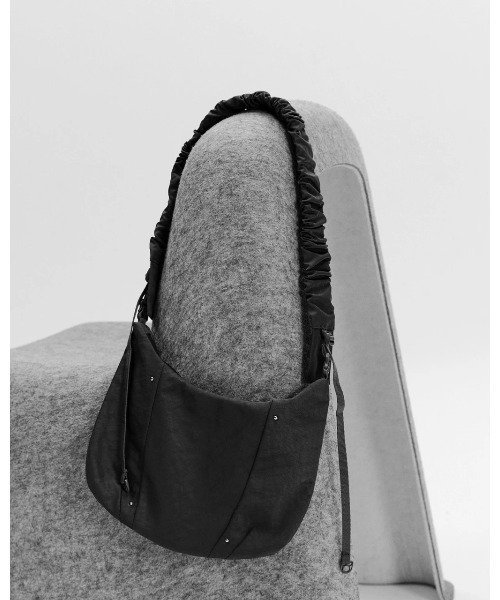 F/CE. (エフシーイー)の「F/CE./エフシーイー TEXTURED TWILL POUCH 2L(ボディバッグ/ウエストポーチ・メンズ・チャコールグレー/ネイビー・FREE)」の16枚目の写真