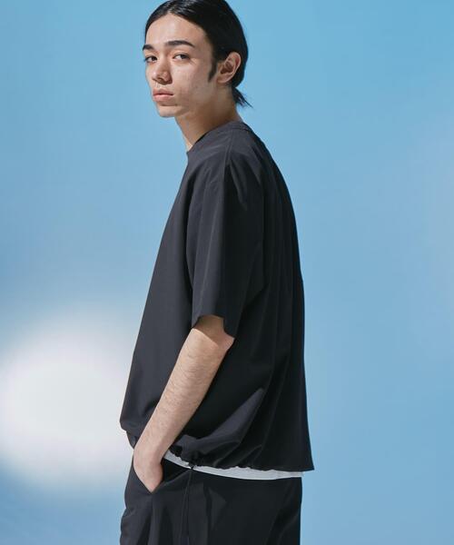 URBAN RESEARCH DOORS(アーバンリサーチドアーズ)の「『UR TECH』サマシェア ショートスリーブプルオーバー(Tシャツ/カットソー・メンズ・ブラック/チャコールグレー/グリーン/グレー・X-LARGE/MEDIUM/LARGE)」の2枚目の写真