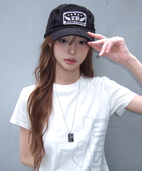 LUVISTRUE(ラヴイズトゥルー)の「EL GLITTER CROSS BONE NECKLACE(BLACK)(ネックレス・レディース・その他・FREE)」の2枚目の写真