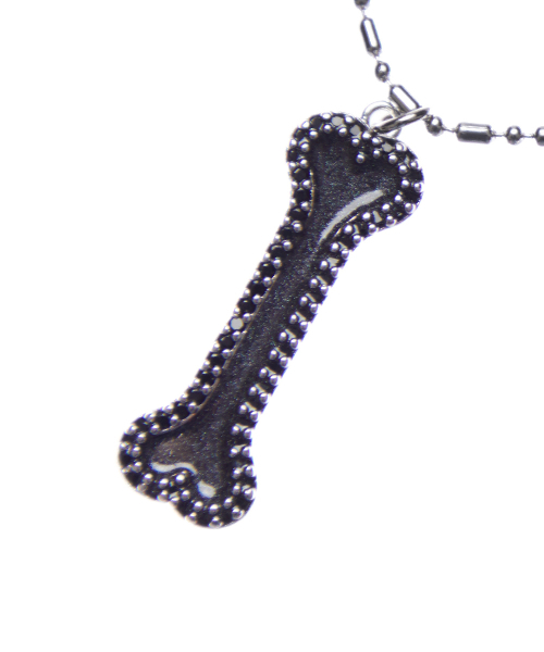 LUVISTRUE(ラヴイズトゥルー)の「EL GLITTER CROSS BONE NECKLACE(BLACK)(ネックレス・レディース・その他・FREE)」の4枚目の写真