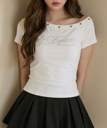 オフショル ハトメディテール ラインストーンロゴ クロップドTシャツ