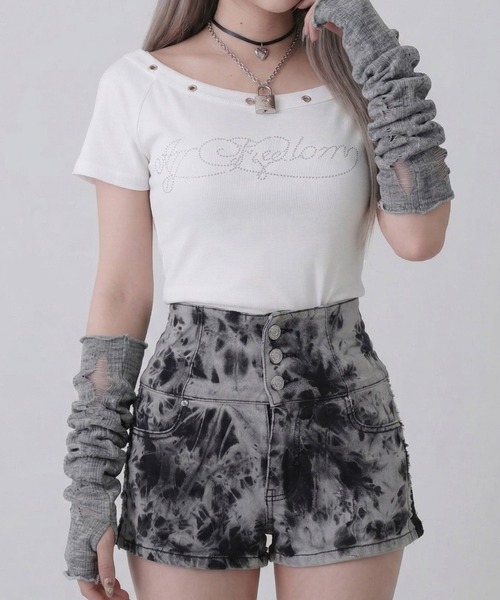 Diable baiser(ディアブルベーゼ)の「オフショル ハトメディテール ラインストーンロゴ クロップドTシャツ(Tシャツ/カットソー・レディース・ホワイト・FREE)」の5枚目の写真