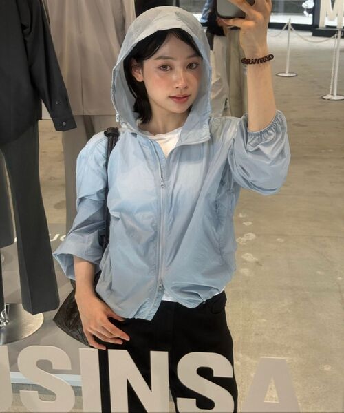 MUSINSA STANDARD WOMAN（ムシンサスタンダードウーマン）の「[UVプロテクション] ウィメンズシアウィンドブレーカー (5色)（ナイロンジャケット・レディース・ライトブルー/ブラック/ペールイエロー/ライトグレー/ホワイト・X-SMALL/SMALL/MEDIUM/LARGE）」の18枚目の写真