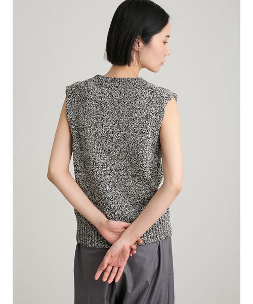 MIESROHE（ミースロエ）の「リネン混コンパクトニットベスト（ニット/セーター・レディース・ホワイト/ライトブルー/ブラック・F）」の14枚目の写真