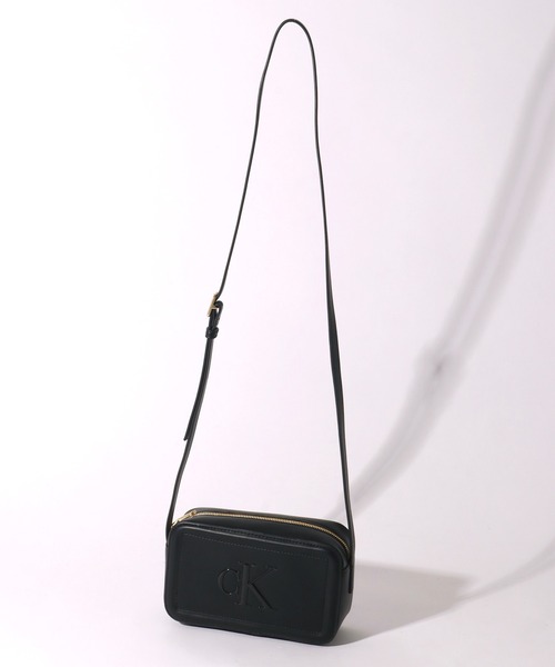 Calvin Klein（カルバン・クライン）の「【Calvin Klein/カルバンクライン】Bold Kamera Bag/ ミニショルダー カメラバッグ（ショルダーバッグ・レディース・ブラック・FREE）」の10枚目の写真