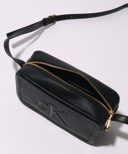 Calvin Klein（カルバン・クライン）の「【Calvin Klein/カルバンクライン】Bold Kamera Bag/ ミニショルダー カメラバッグ（ショルダーバッグ・レディース・ブラック・FREE）」の12枚目の写真