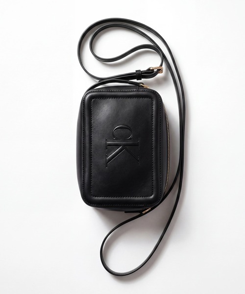 Calvin Klein（カルバン・クライン）の「【Calvin Klein/カルバンクライン】Bold Kamera Bag/ ミニショルダー カメラバッグ（ショルダーバッグ・レディース・ブラック・FREE）」の3枚目の写真