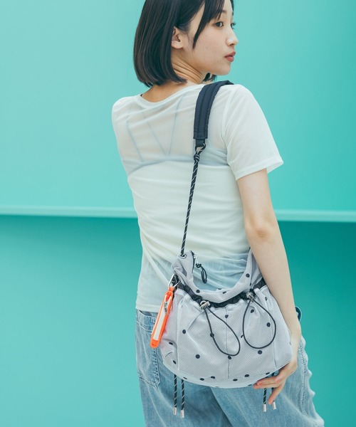 niko and...(ニコアンド)の「ポーチSET メッシュ ショルダーバッグ / 500mlボトル収納可能(ショルダーバッグ・レディース・レオパード/アイボリー/ブラック/ドット・0)」の4枚目の写真