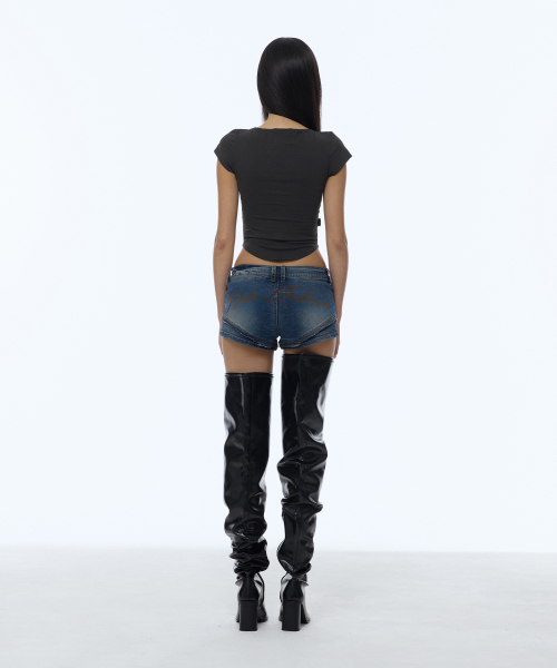GILAARCHIVE（ギラアーカイブ）の「LACE CROSS PATCHED BUTTON CROP T-SHIRTS_CHARCOAL（Tシャツ/カットソー・レディース・その他・FREE）」の4枚目の写真