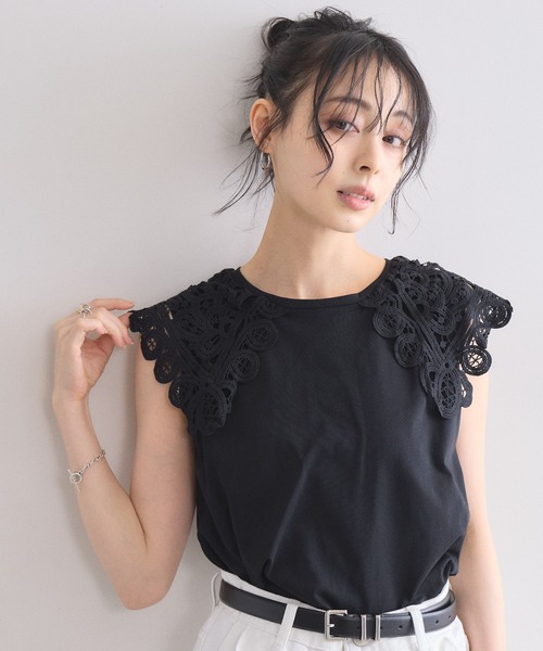 &. NOSTALGIA(アンドドットノスタルジア)の「【接触冷感・UVカット】レース襟ノースリトップス(Tシャツ/カットソー・レディース・ブラック/オフホワイト・M)」の2枚目の写真