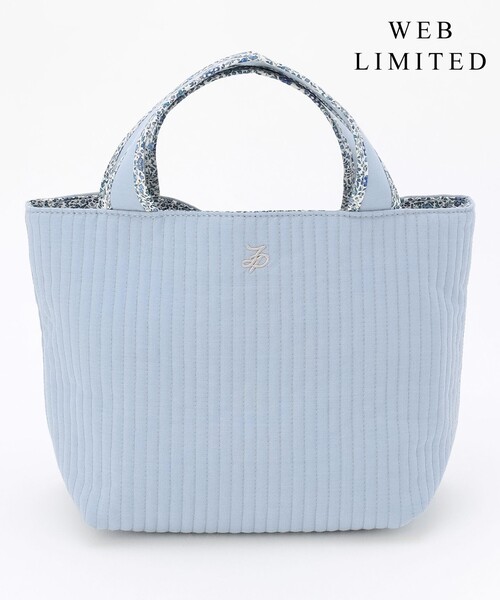 J.PRESS（ジェイプレス）の「【WEB限定カラーあり・リバーシブル】LIBERTY キルティング ミニトートバッグ（トートバッグ・レディース・ライトグレー系/ブラウン系/ネイビー系/サックスブルー系・F）」の4枚目の写真