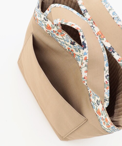 J.PRESS（ジェイプレス）の「【WEB限定カラーあり・リバーシブル】LIBERTY キルティング ミニトートバッグ（トートバッグ・レディース・ライトグレー系/ブラウン系/ネイビー系/サックスブルー系・F）」の9枚目の写真