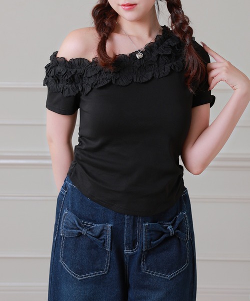 Anely(アネリー)の「Anely フリル サイド ギャザー ワンショルダー カット トップス(Tシャツ/カットソー・レディース・ホワイト/ブラック・FREE)」の3枚目の写真