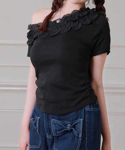 Anely(アネリー)の「Anely フリル サイド ギャザー ワンショルダー カット トップス(Tシャツ/カットソー・レディース・ホワイト/ブラック・FREE)」の6枚目の写真