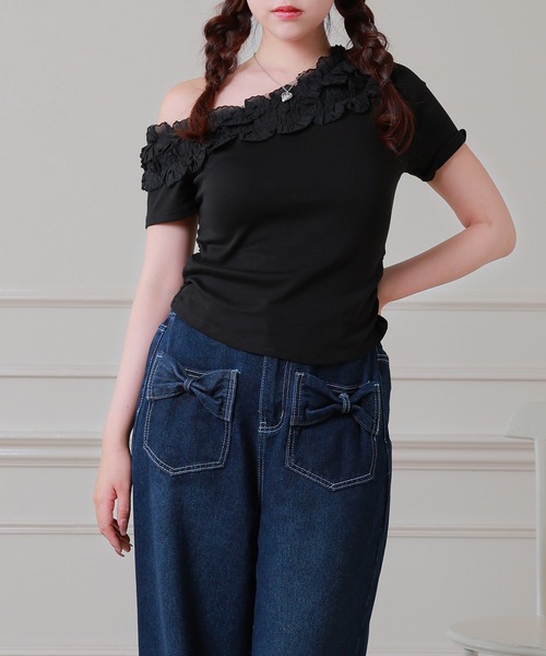 Anely(アネリー)の「Anely フリル サイド ギャザー ワンショルダー カット トップス(Tシャツ/カットソー・レディース・ホワイト/ブラック・FREE)」の7枚目の写真