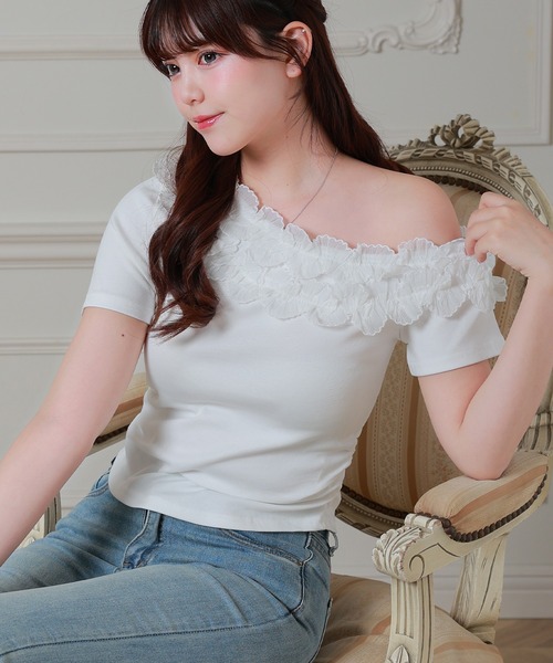 Anely(アネリー)の「Anely フリル サイド ギャザー ワンショルダー カット トップス(Tシャツ/カットソー・レディース・ホワイト/ブラック・FREE)」の9枚目の写真