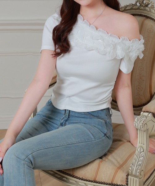 Anely(アネリー)の「Anely フリル サイド ギャザー ワンショルダー カット トップス(Tシャツ/カットソー・レディース・ホワイト/ブラック・FREE)」の12枚目の写真