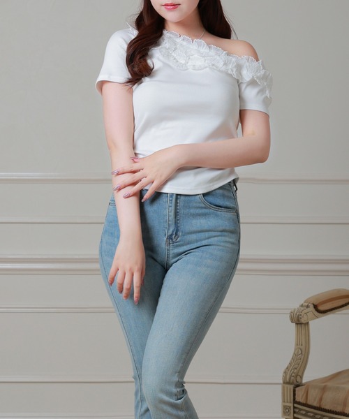 Anely(アネリー)の「Anely フリル サイド ギャザー ワンショルダー カット トップス(Tシャツ/カットソー・レディース・ホワイト/ブラック・FREE)」の13枚目の写真