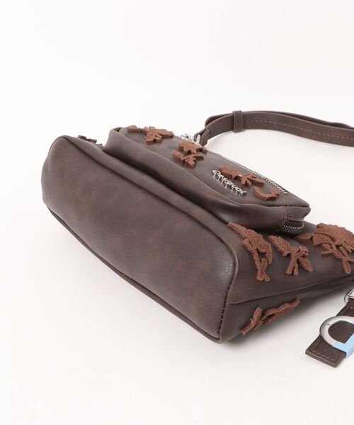 Desigual(デシグアル)の「Flower Texture D-Logo Mini Shoulder Bag/フラワーテクスチャーDロゴミニショルダーバッグ(ショルダーバッグ・レディース・ブラウン・FREE)」の5枚目の写真