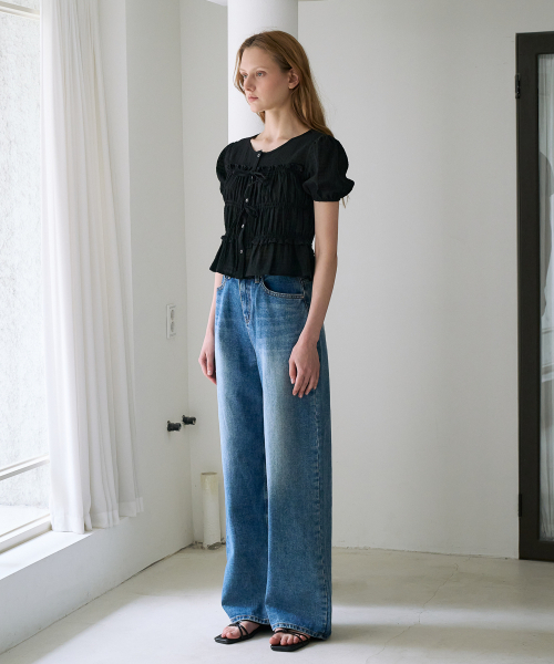 DEHEVE（デヘヴェ）の「Ribbon Smocked Blouse [Black]（シャツ/ブラウス・レディース・ブラック・SMALL/MEDIUM）」の5枚目の写真