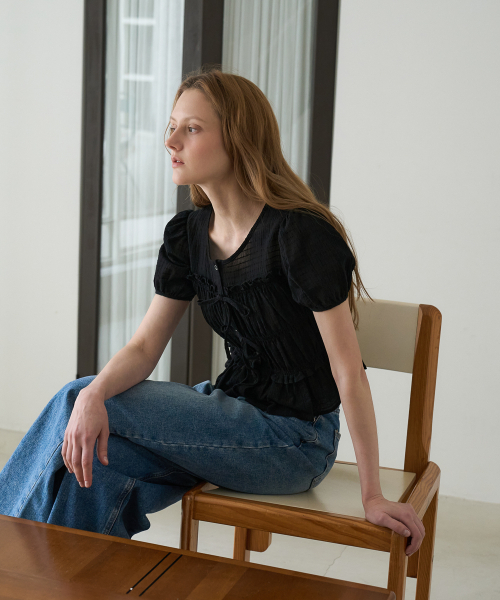 DEHEVE（デヘヴェ）の「Ribbon Smocked Blouse [Black]（シャツ/ブラウス・レディース・ブラック・SMALL/MEDIUM）」の10枚目の写真
