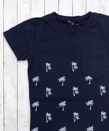 SHISKY（シスキー）の「胸ポケット付き総柄半袖Tシャツ（SJ-38-01)（Tシャツ/カットソー）」