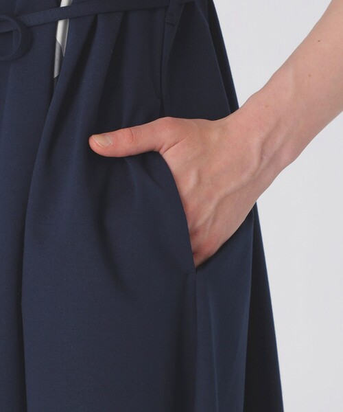 BLUE LABEL CRESTBRIDGE(ブルーレーベルクレストブリッジ)の「ラッフルスリーブドレス(ワンピース・レディース・ダークネイビー/ブラック・38/40/36)」の16枚目の写真