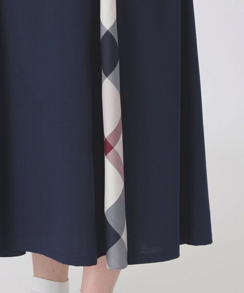 BLUE LABEL CRESTBRIDGE(ブルーレーベルクレストブリッジ)の「ラッフルスリーブドレス(ワンピース・レディース・ダークネイビー/ブラック・38/40/36)」の17枚目の写真