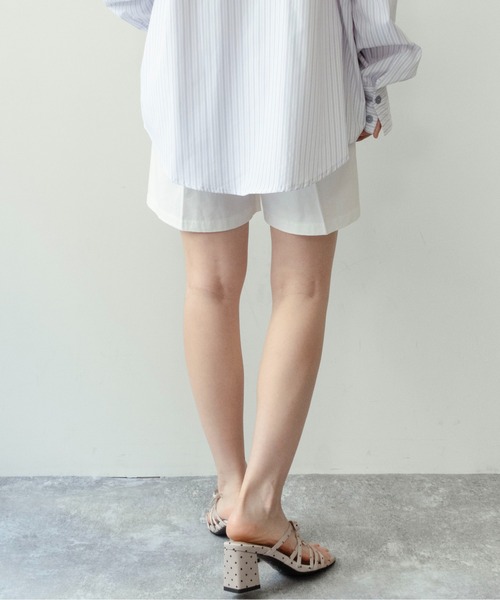 on:nue（オンニュ）の「【on:nue】[美脚見え、大人のハーフパンツ/ 着用動画あり！] ツータックハーフショートパンツ  /2026 SS COLLECTION（その他パンツ・レディース・ネイビー/ブラック/ホワイト/ベージュ・SMALL/MEDIUM）」の11枚目の写真