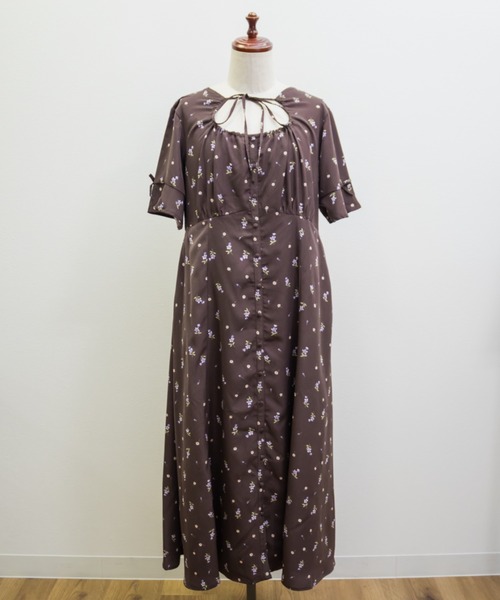 CLETTE(クレット)の「オープンネックフラワーワンピース(ワンピース・レディース・ブラウン/ブラック・3L/4L/LL)」の13枚目の写真