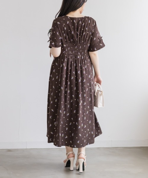 CLETTE(クレット)の「オープンネックフラワーワンピース(ワンピース・レディース・ブラウン/ブラック・3L/4L/LL)」の11枚目の写真