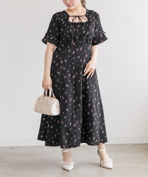 CLETTE(クレット)の「オープンネックフラワーワンピース(ワンピース・レディース・ブラウン/ブラック・3L/4L/LL)」の7枚目の写真