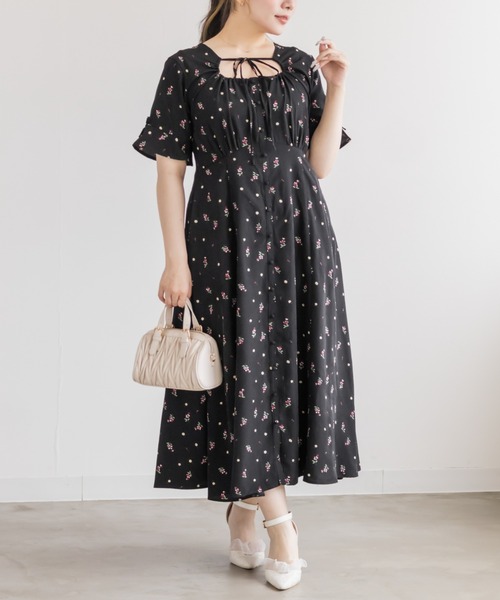 CLETTE(クレット)の「オープンネックフラワーワンピース(ワンピース・レディース・ブラウン/ブラック・3L/4L/LL)」の8枚目の写真