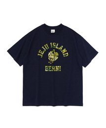 BERNI（ベルニ）の「[JEJU EDITION] JEJU EMBLEM HALF  TEE  (NAVY)（Tシャツ/カットソー）」