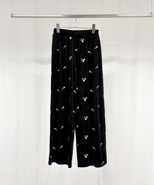 reca(レカ)の「小花柄刺繍ベロアパンツ(その他パンツ・レディース・ブラウン・FREE)」の2枚目の写真