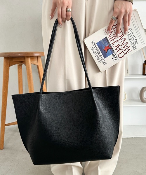 wears(ウェアーズ)の「【A4収納可・ポーチ付き】大容量シンプルPUトートバッグ 通勤・通学(トートバッグ・レディース・ベージュ/ブラック・FREE)」の21枚目の写真