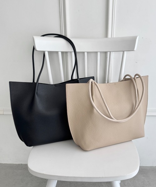 wears(ウェアーズ)の「【A4収納可・ポーチ付き】大容量シンプルPUトートバッグ 通勤・通学(トートバッグ・レディース・ベージュ/ブラック・FREE)」の3枚目の写真