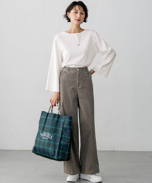 23区(ニジュウサンク)の「ワイドスリーブ Tシャツ(Tシャツ/カットソー・レディース・ホワイト系/グレー系1・38)」の4枚目の写真