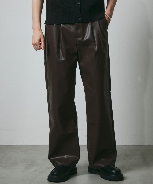 DAZE（デイズ）の「合成皮革 2タックワイドパンツ（その他パンツ・メンズ・ブラック/ブラウン・SMALL/MEDIUM/LARGE/X-LARGE）」の2枚目の写真