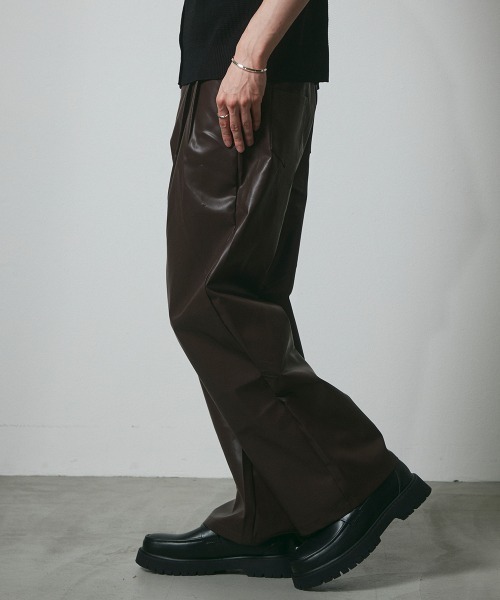 DAZE（デイズ）の「合成皮革 2タックワイドパンツ（その他パンツ・メンズ・ブラック/ブラウン・SMALL/MEDIUM/LARGE/X-LARGE）」の17枚目の写真