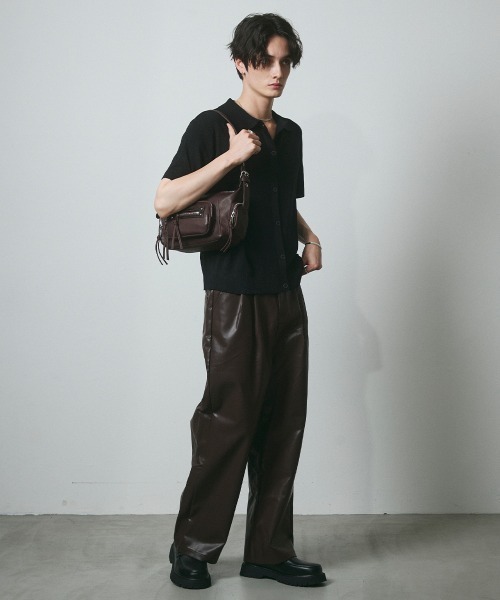 DAZE（デイズ）の「合成皮革 2タックワイドパンツ（その他パンツ・メンズ・ブラック/ブラウン・SMALL/MEDIUM/LARGE/X-LARGE）」の3枚目の写真