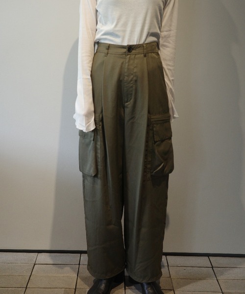CLANE(クラネ)の「CLANE LOW WAIST POCKET CARGO PANTS(その他パンツ・レディース・ブラック/グリーン/オフホワイト・1/2/0)」の3枚目の写真
