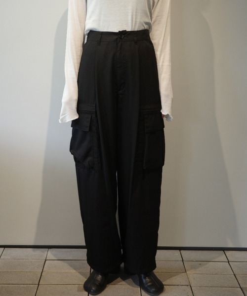 CLANE(クラネ)の「CLANE LOW WAIST POCKET CARGO PANTS(その他パンツ・レディース・ブラック/グリーン/オフホワイト・1/2/0)」の2枚目の写真
