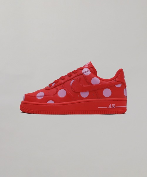 NIKE(ナイキ)の「NIKE WMNS AIR FORCE 1 07 IR8647-600(スニーカー・レディース・レッド・25cm/24.5cm/24cm/23.5cm)」の1枚目の写真