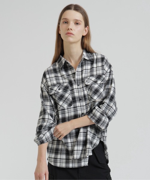 AVIREX（アヴィレックス）の「CHEMICAL WASH CHECK SHIRTS（シャツ/ブラウス・レディース・ベージュ/ライトブラウン/オフホワイト・F）」の2枚目の写真