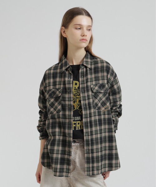 AVIREX（アヴィレックス）の「CHEMICAL WASH CHECK SHIRTS（シャツ/ブラウス・レディース・ベージュ/ライトブラウン/オフホワイト・F）」の4枚目の写真